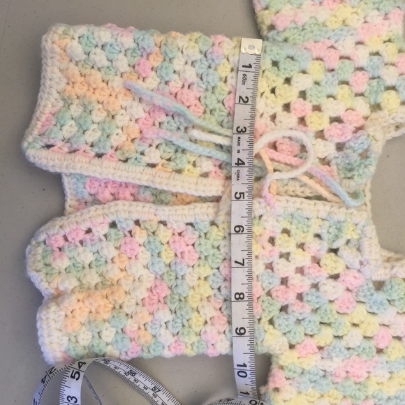 Handmade crocheted baby sweater - Picture 5 of 5